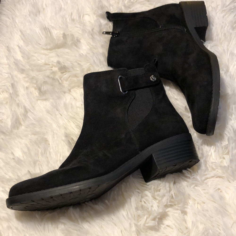 Anne Klien I flex Black suede side zip up booties size 6 1/2